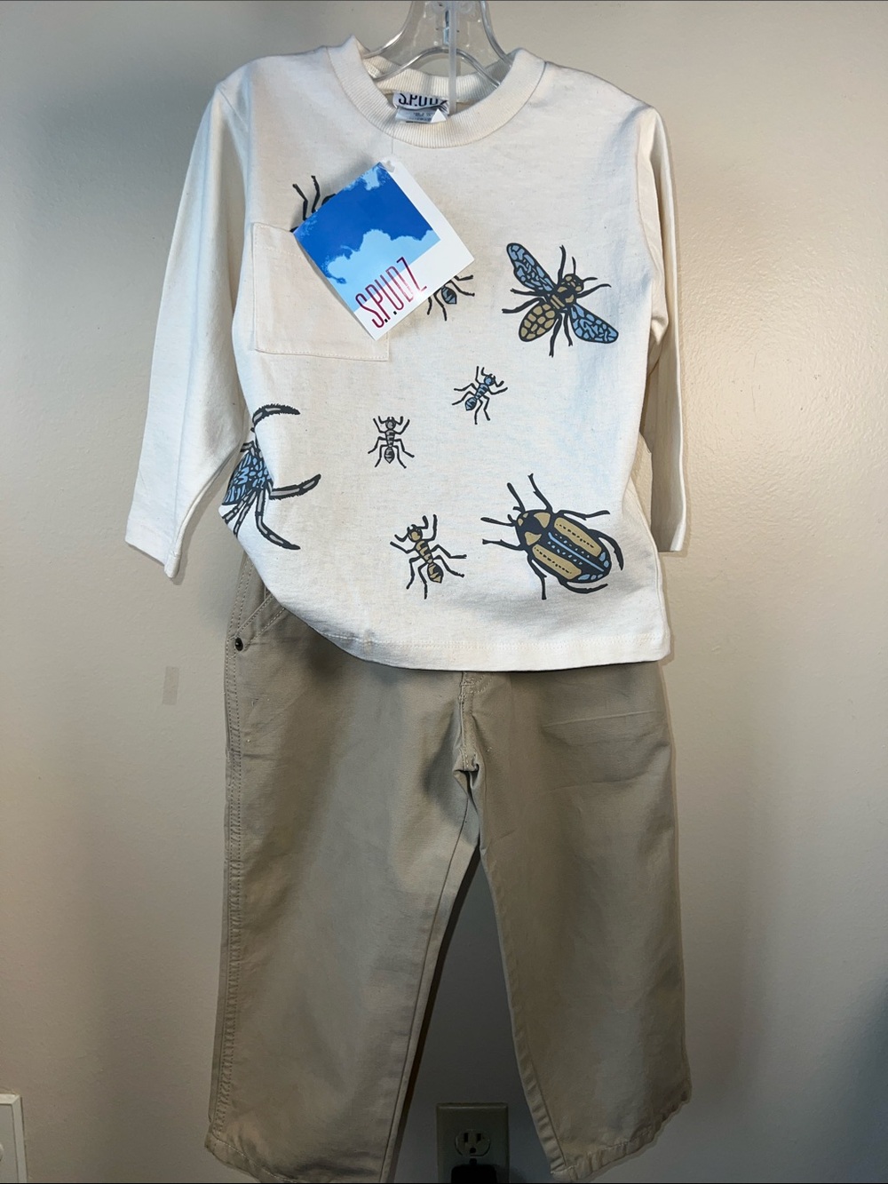 Vintage Kids 2 pc set Long-Sleeve Tee with Bug Print Kahki Cargo/Carpender Pants
